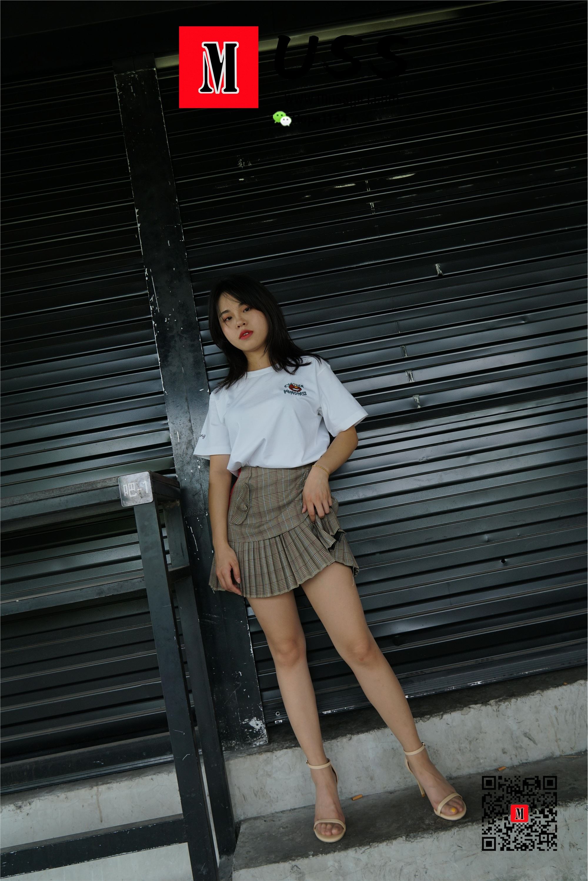 MussGirl慕丝女郎  NO.008 拍过模特的美足，那化妆师璐璐的呢？